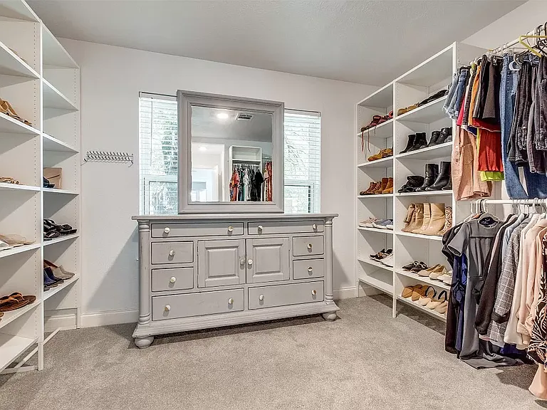 9805 Estate Ln — Photo 22