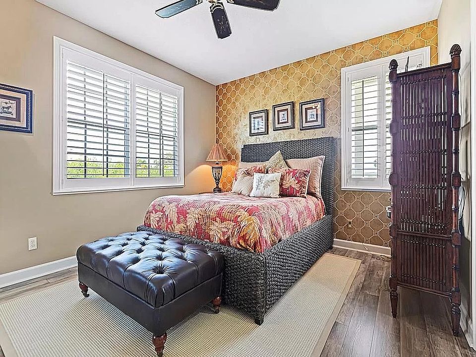 Queen Bedroom 1