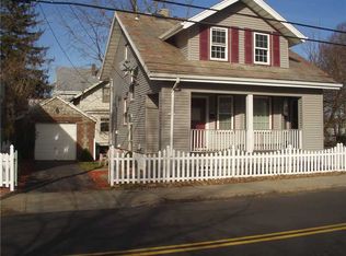 82 Van Zandt Ave, Newport, RI 02840