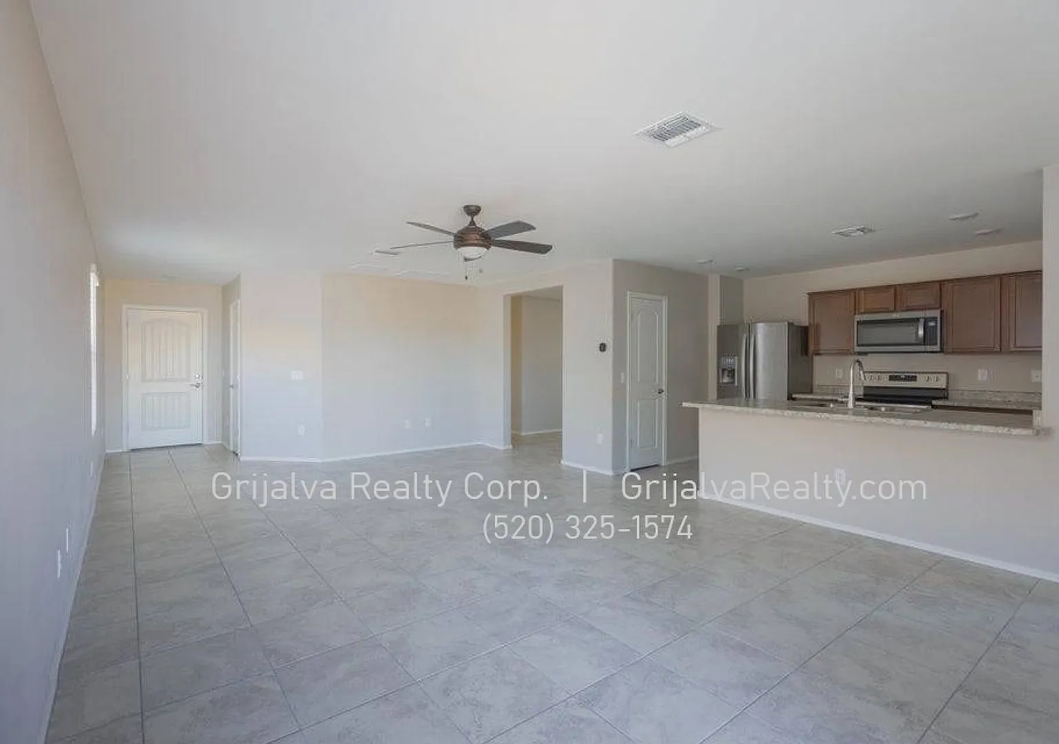 Lovely 3 Bedroom, 2 Bath Home with Den in Southeast Tucson (Irvington/Camino Seco) — Photo 3