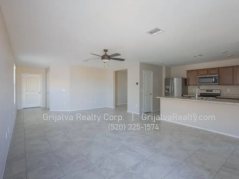 8749 E Pebble Stone Ln — Photo 3