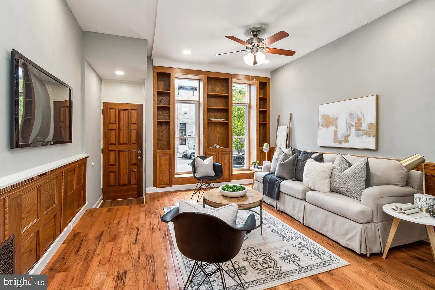 3 bed, 2.0 bath, 2058 sqft, $2,600 — Photo 3
