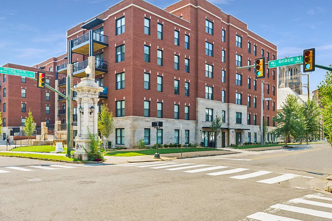 Circ Apartments — Photo 1