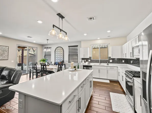 9557 S Miller Flats Dr, Tucson, AZ 85747