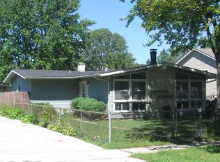 914 Barnhart Ct, Zion, IL 60099
