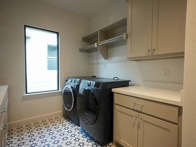 3529 Asbury St — Photo 17