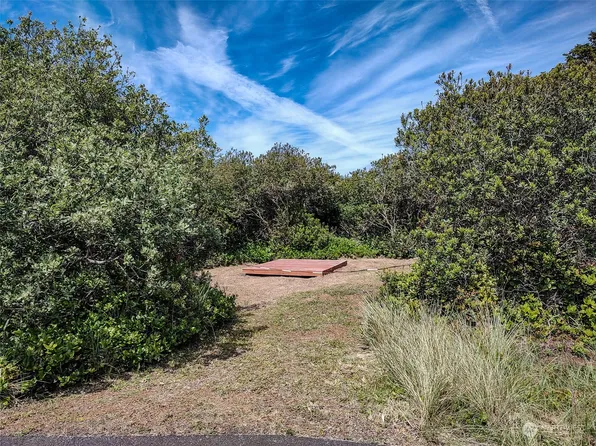 1016 Rudis Court, Ocean Shores, WA 98569