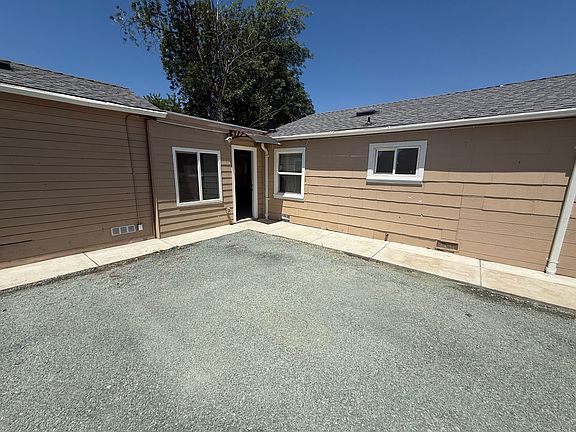 3rd image of 34 Adelaide Dr #1
