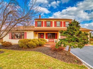 30 Eastern Dr, Kendall Park, NJ 08824