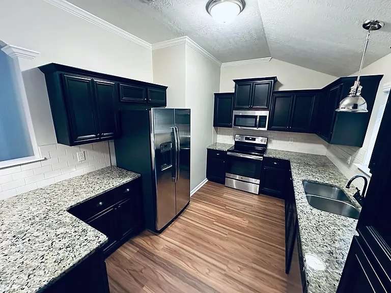 3272 Alexandria Dr — Photo 11