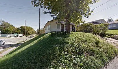 3 bed, 1.0 bath, 840 sqft, $1,370 — Photo 1