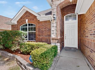 1320 Clearwater Dr, Grand Prairie, TX 75052