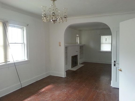 3rd image of 2026 Auburn St