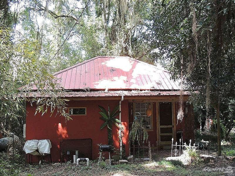 Carriage house