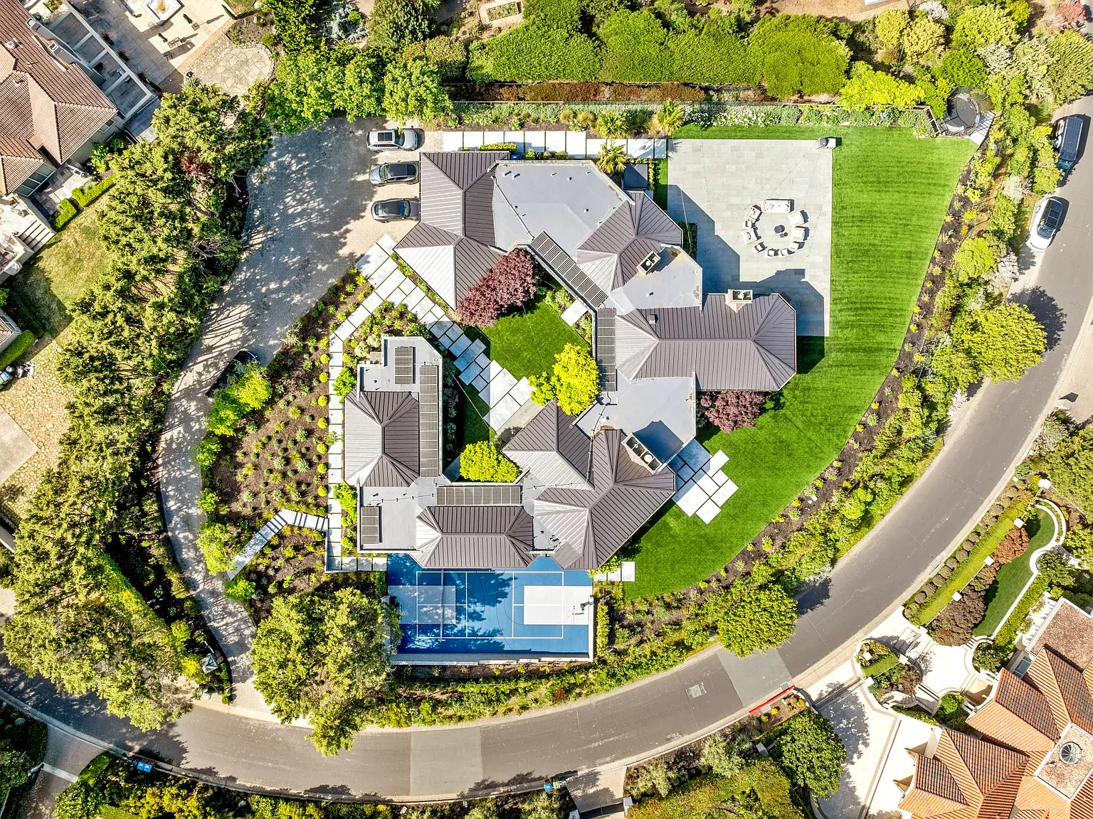 6 bed, 5.5 bath, 6235 sqft, $35,000 — Photo 3