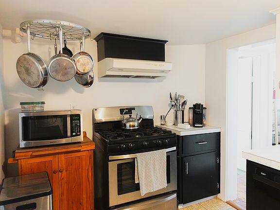 5th image of 10 Hill St #1