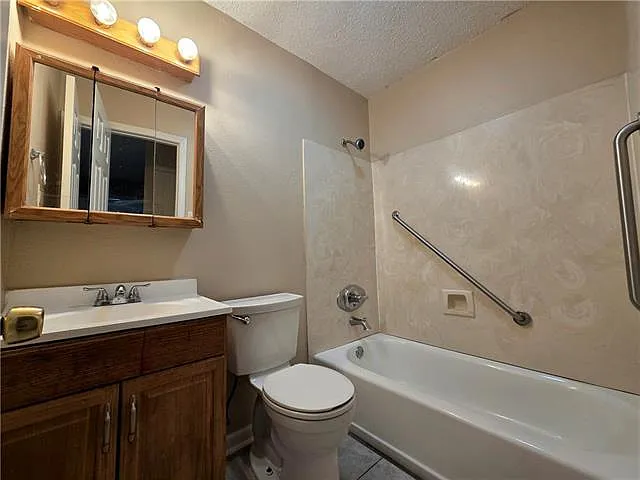 3 bed, 2.0 bath, 1060 sqft, $1,800 — Photo 4