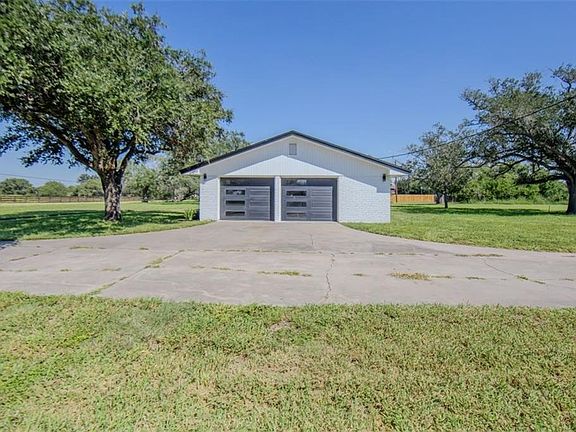 3rd image of 615 E Trant Rd