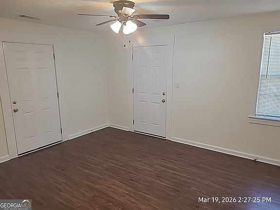 4th image of 802 W Moore St