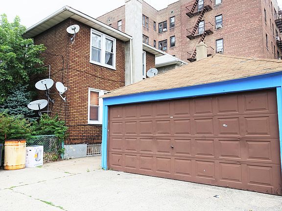 2 car space detached garage