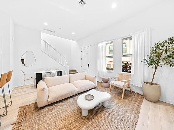 2nd image of 856 Francesca Dr