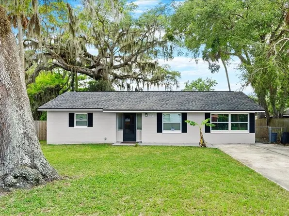 704 Lynn Ave, New Smyrna Beach, FL 32168