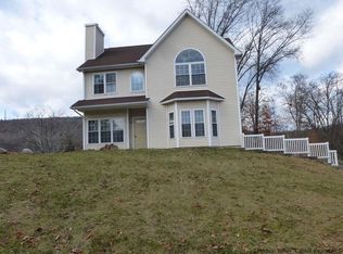 3 Hilltop Ln, Lloyd, NY 12528
