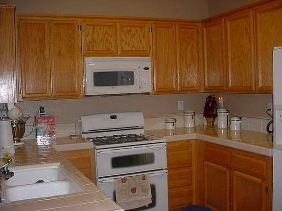 433 Swift Creek Court - Kitchen