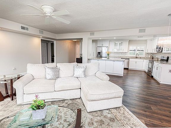 4th image of 610 Killarney Bay Ct #10
