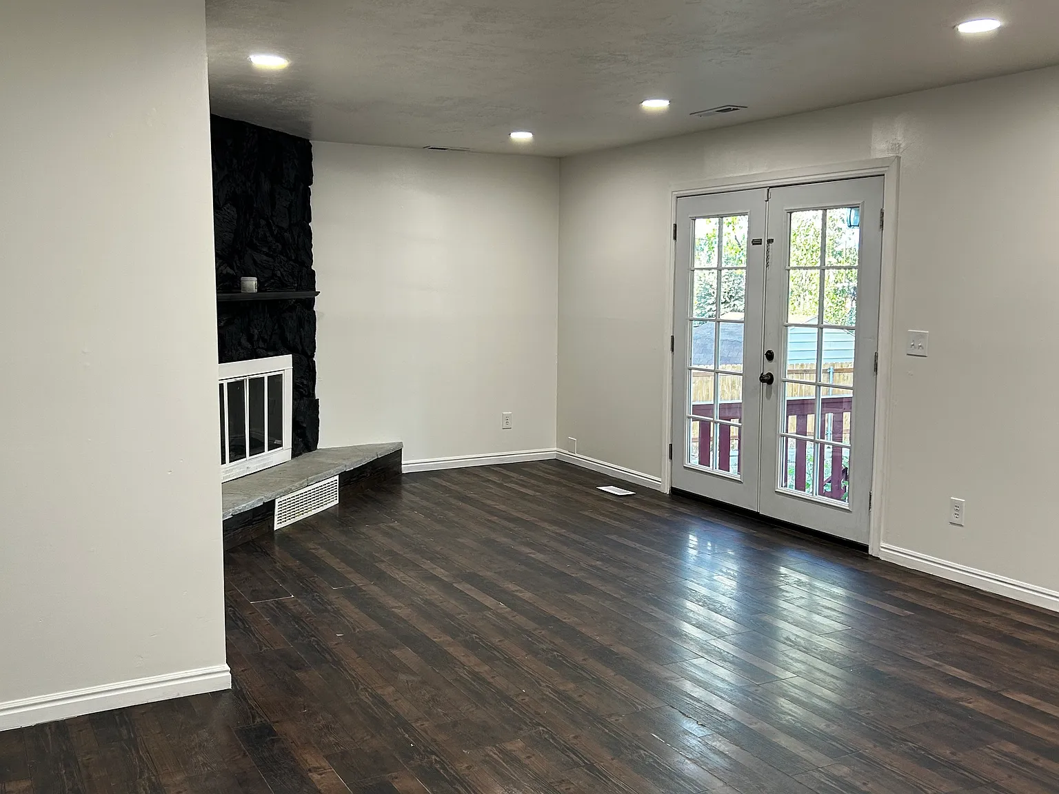 2 bed, 1100 sqft, $1,900 — Photo 2