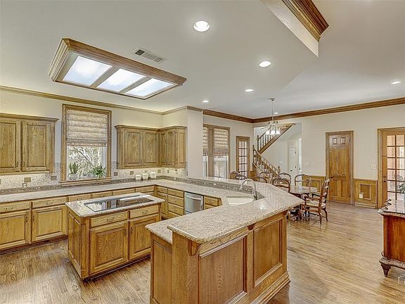 4th image of 4703 Cresthaven Dr