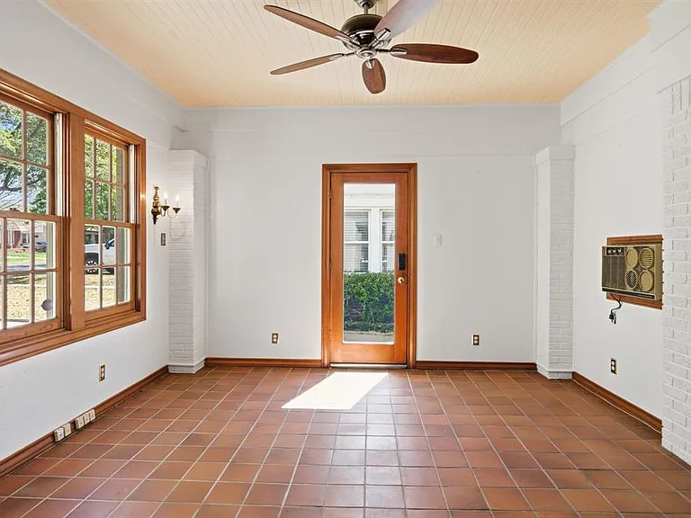 2516 Shirley Ave — Photo 9