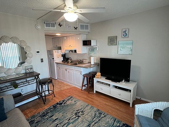 5th image of 1100 Kennedy Dr #204