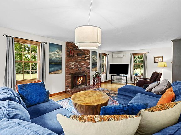 2nd image of 13 Bayview Avenue