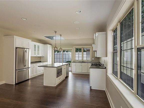 5th image of 6033B Huxley Ave #B