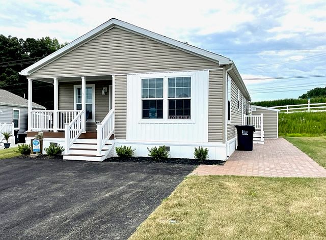 Chesapeake Clay Exterior View