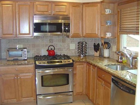 4th image of 552 College Ave