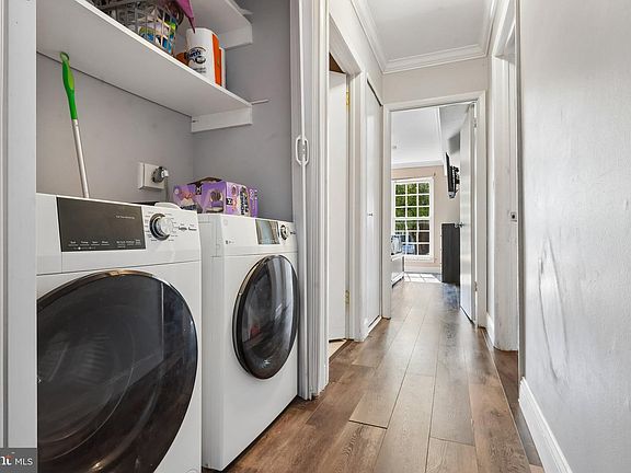 2nd image of 275 Green St APT 4M1
