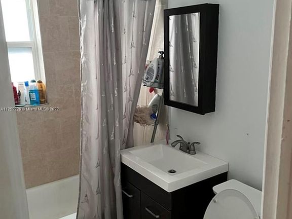 4th image of 2950 Davie Blvd #A