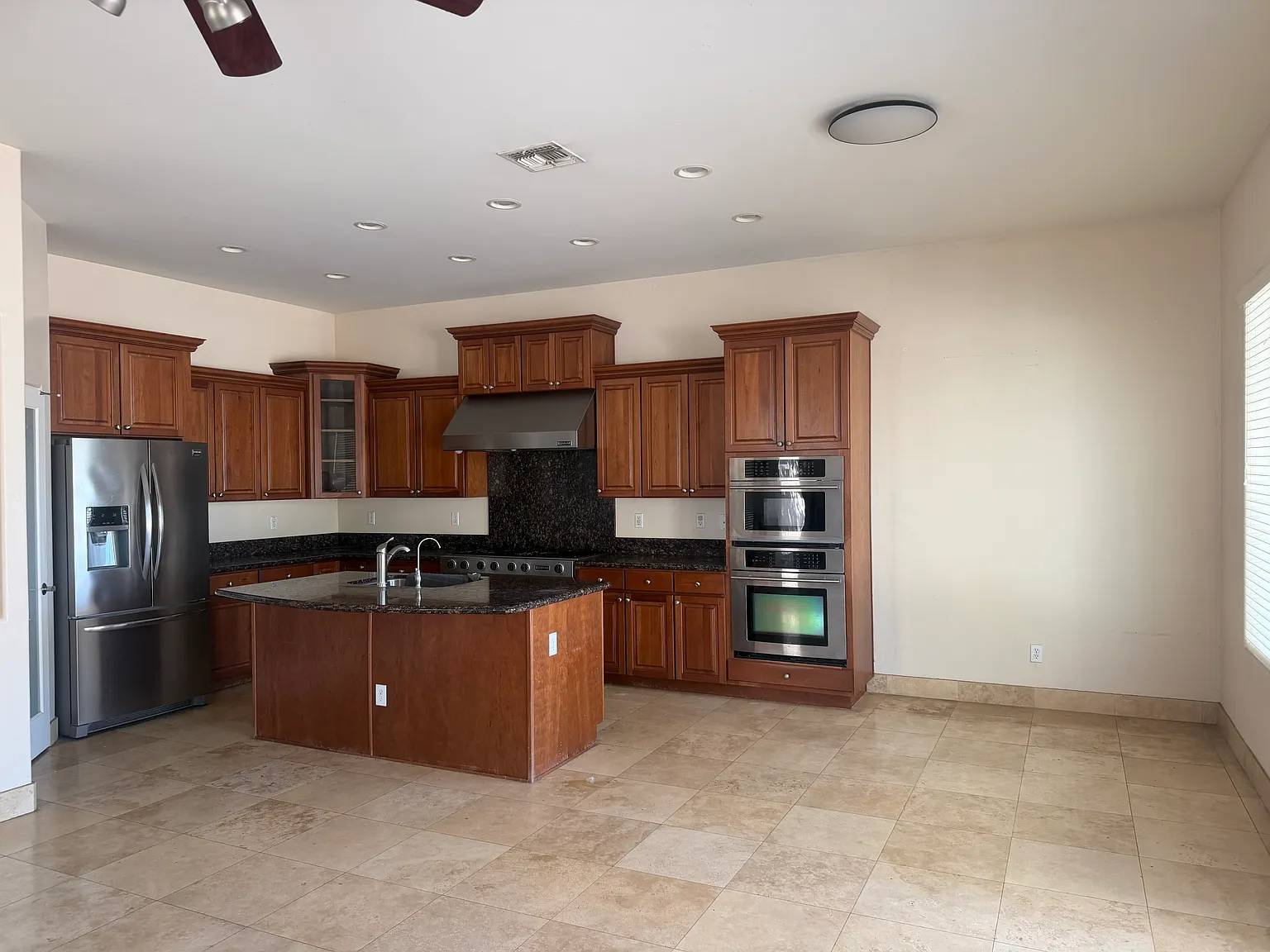 4 bed, 2343 sqft, $2,700 — Photo 4