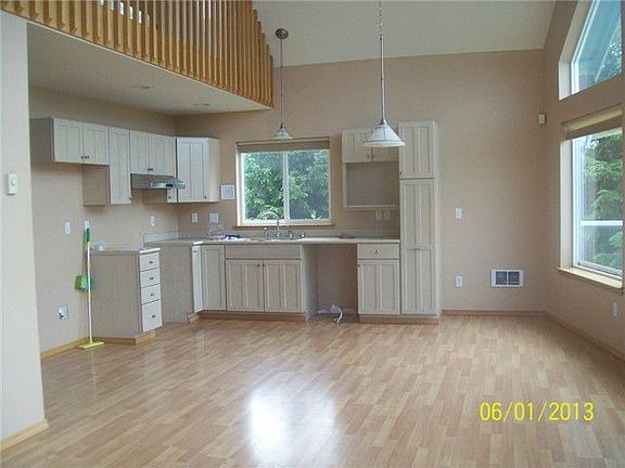 2nd image of 110 Ocean Blvd