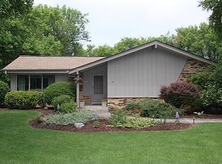 19300 W Hillcrest Dr, New Berlin, WI 53146