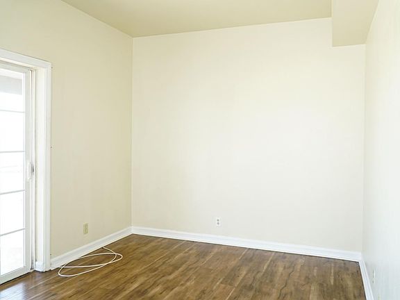 5th image of 1078 E Ocean Blvd APT 18
