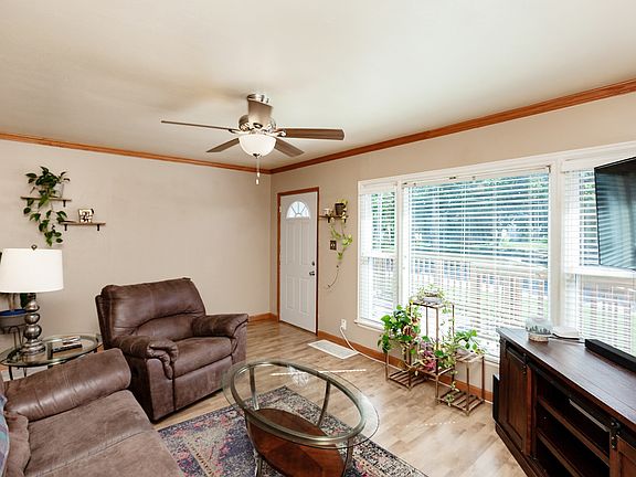5th image of 1826 57th St