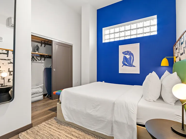 Exhibit A2 Apartments — Photo 33