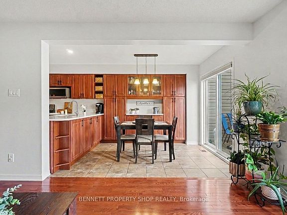 4th image of 330 Laguna St