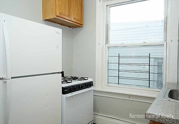 5th image of 170 Soundview Ave APT 2R