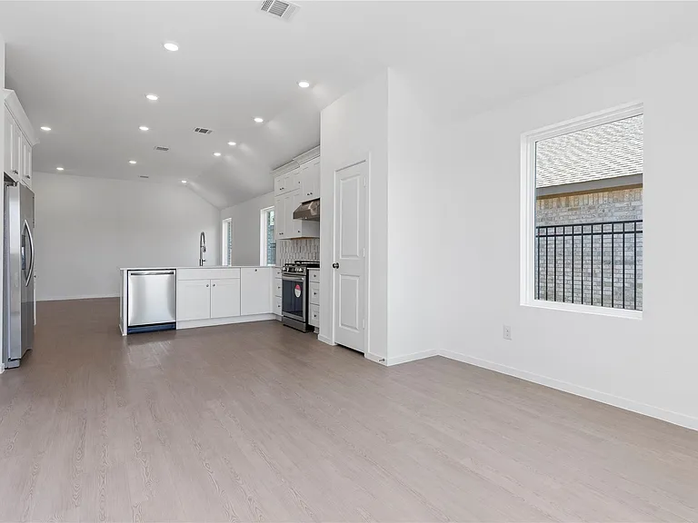 27531 Sunterra Village Dr — Photo 17