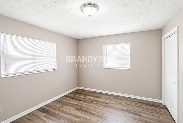 6623 Kinlock Dr W — Photo 12