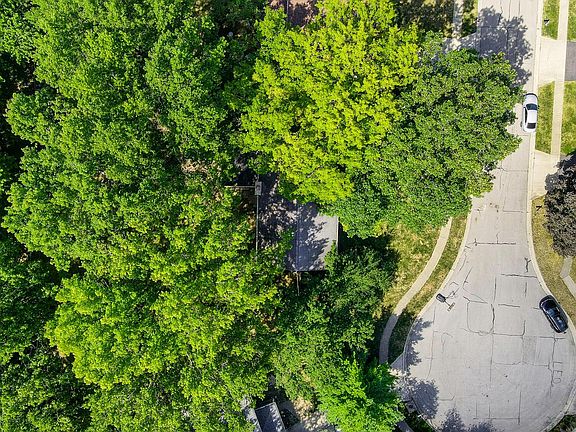 2nd image of 6961 Village Woods Pl